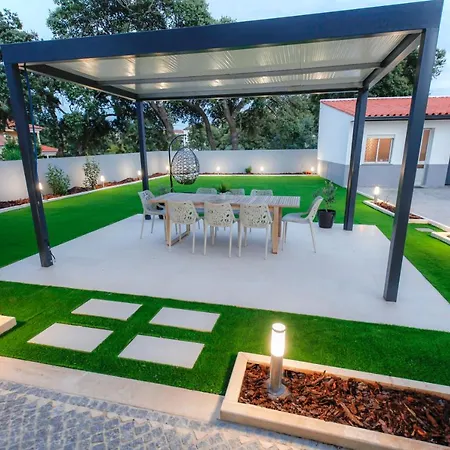 Modern With Garden Apartment *